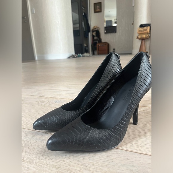 BNWT Snakeskin Skull Detail Black Pumps - Picture 5 of 7